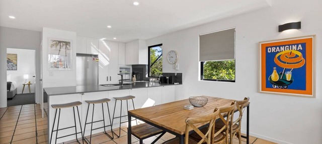 Pristine 2-Bed Apartment with Pool and Balcony in Sunrise Beach
