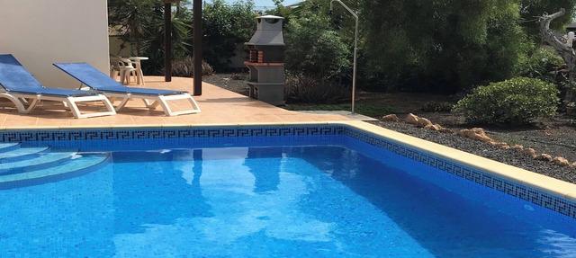 Quality non complex private apartment with Heated Pool, internet and Open Views in La Oliva