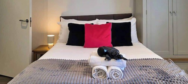 Quiet, Stylish Studio in Ranelagh’s Best Location in Dublin 6