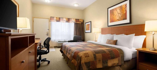 Ramada by Wyndham Drayton Valley in Drayton Valley