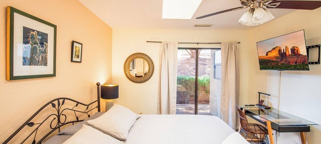 Red Rock Casita - minutes from Bell Rock w/Golf/Tennis/Pickleball/Hot Tub/Pool in Sedona