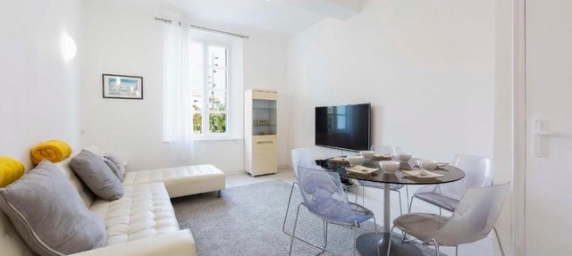Renovated 100m Townhouse in the heart of the old town of Antibes in Antibes