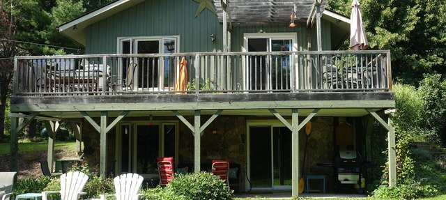 Renovated 3 bedroom house with views of lake in Shelburne