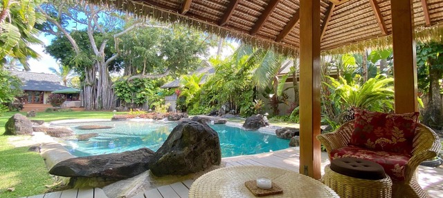 Resort-like, 200 meters to Lanikai Beach, Private Pool, AC, Tropical Retreat in Kailua