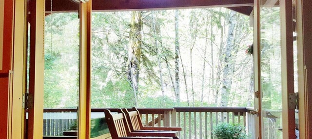 Retreat Cabin with Private Hot Tub in Ucluelet
