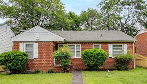 RF Central location w fenced backyard FIRE-PIT in Richmond