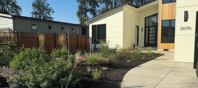 River Front! One bedroom fully furnished apt 4 miles from Autzen Stadium. in Springfield
