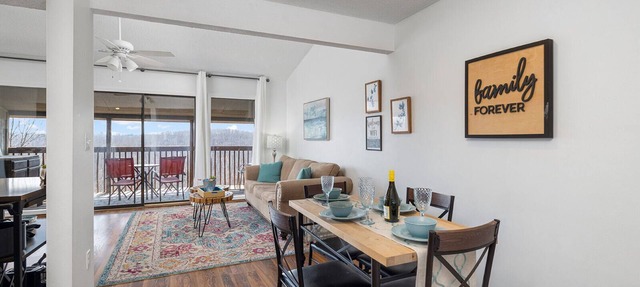 Romantic getaway with a view; close to SDC and the Branson Strip in Branson West