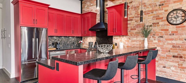 Romantic King Suite, Gas Fireplace, Chef`s Kitchen in Collingwood