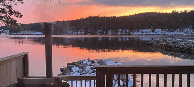 Romantic Oceanfront Studio | Private Hot Tub | Fireplace | Near Halifax in Boutiliers Point