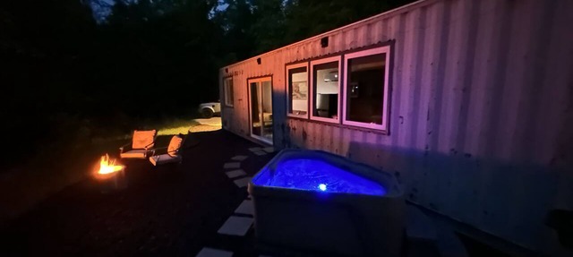 Romantic RRG Cabin Private Hot Tub Amazing Views Near Natural Bridge in Stanton