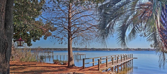 Rustic Escape on Lake Murray w/ Fire Pit + Balcony in Irmo