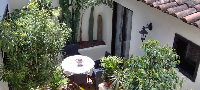 Rustic holiday home with small patio-terrace in Icod de los Vinos