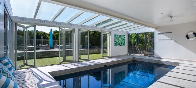 Saltaire St Andrews Beach - Set on a 1/2 acre with indoor swimming pool and 2 living areas in ST ANDREWS BEACH