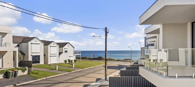 Seabreeze at Christies - Indulge in Coastal Luxury at Christies Beach in Christies Beach