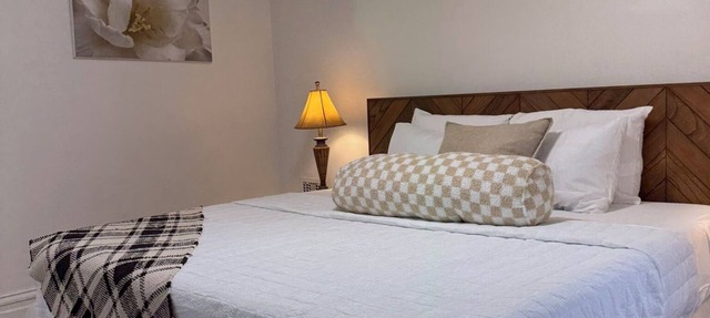 Soothing entire 3-bedroom 2-fullbath house with AC in Pittsburgh in Pittsburgh