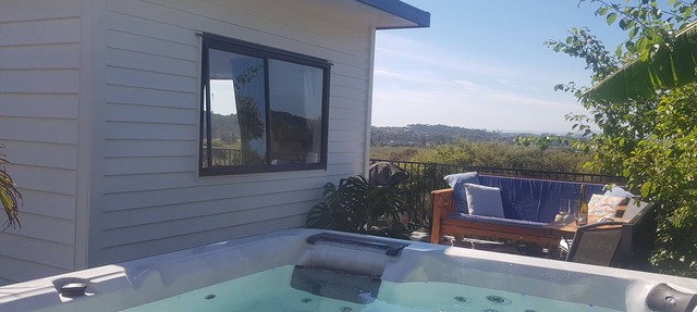 SPA POOL, PEACEFUL, PRIVATE SANCTUARY at PLUM TREE COTTAGE in Mangawhai