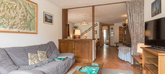 Spacious 10-Person Apartment in Serre-Chevalier with Balconies, Parking, and Ski Storage in Saint-Chaffrey
