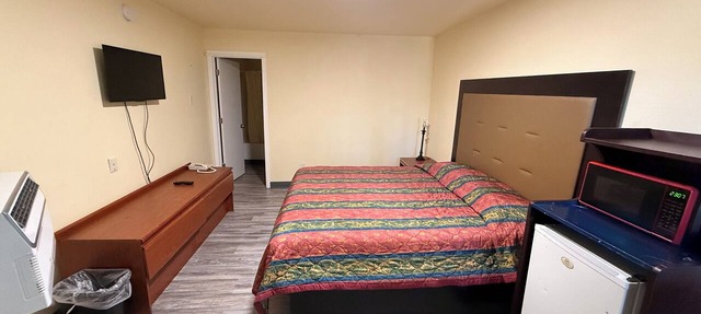 Spacious 3-bedroom apartment with AC near Portland in Gresham