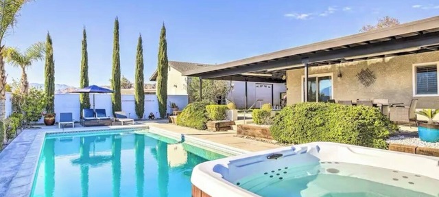 Spacious 4-bedroom house in welcoming Desert Hot Springs with WiFi, AC in Desert Hot Springs