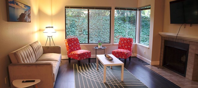 Spacious condo in downtown Bellevue in Bellevue