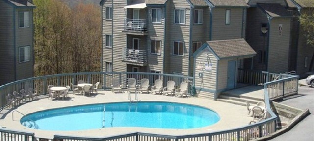 Spectacular Views of Mt. LeConte and Gatlinburg! Pool and Hot tub are now open! in Gatlinburg