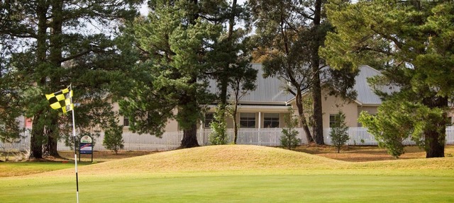 Stableford House on the Golf Course in Wentworth Falls