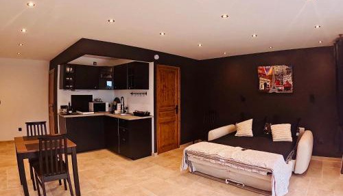 Studio neuf avec accès piscine, terrasse, parking - proche Marseille et aéroport in Les-Pennes-Mirabeau