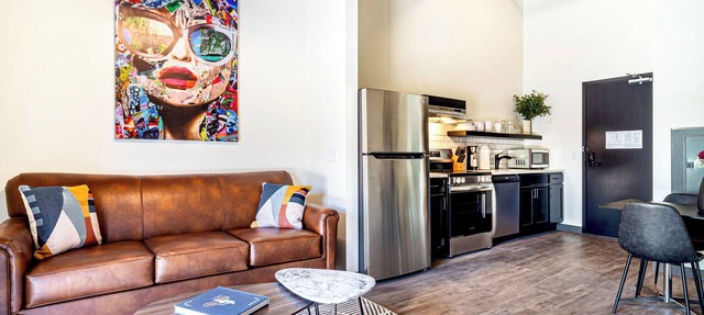 Studio Queen in the heart of downtown. in Madison