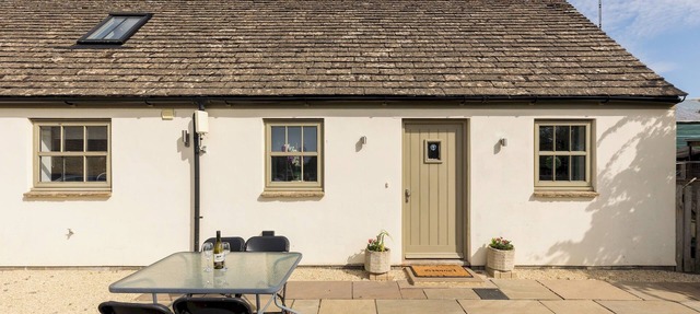 Stunning Cotswolds Dairy w/Lake & Wildlife Views - Pass the Keys in Fairford
