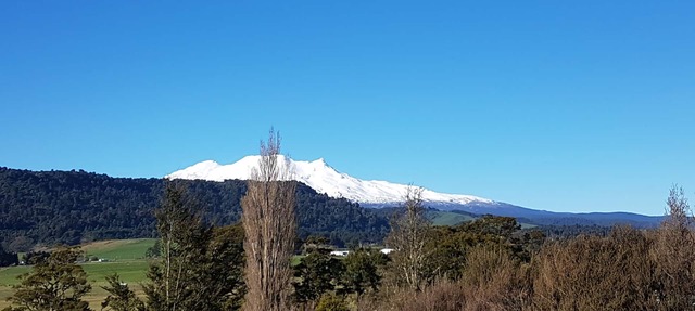 Stunning Views, Warm, Central & Quiet Little Hill Biking, Skiing, Tramping +more in Ohakune