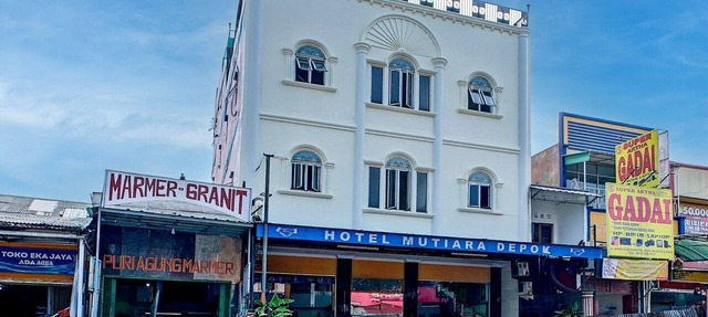Stylish DBL Suite Escape W/Free WiFi and Parking in Depok