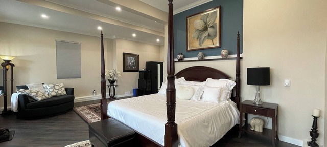 SUITE - LUXURIOUS & TRANQUIL WATERFRONT WALKOUT, WITH STUNNING VIEWS & GARDENS in Gananoque