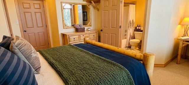 SullivanStone #19 - Golf - Ski - Hike - Chill - Private Hot Tub - Sleeps 12 in Kimberley