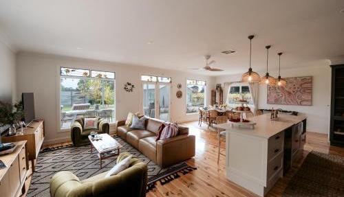 SULTANA - Maximalist Accommodation in McLaren Vale