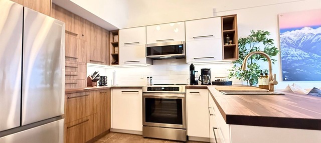 Summit View II Loft Suite| Ski-In ·Hot Tub ·Sleeps 4 in Kimberley