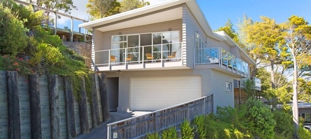 Sunny Spacious Seaview stunner in Paihia