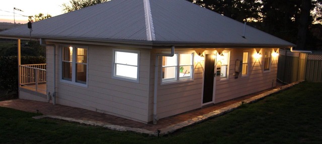 Superb new cottage, stunning views, secluded but handy to Hahndorf Main Street in Hahndorf