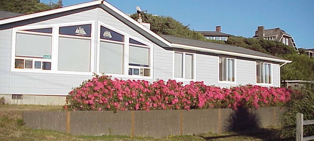 Surfwatcher: Great Ocean View, Across from Beach in Neahkahnie. Sleeps 8 in Nehalem
