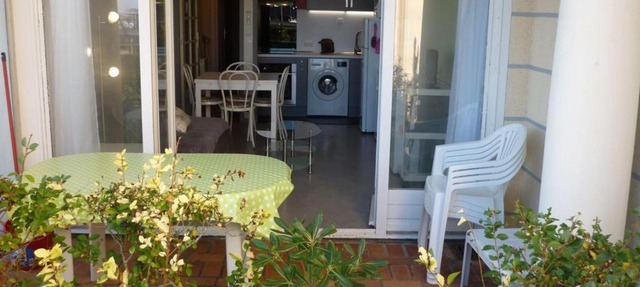 T2 face au port de Plaisance et plage d'Eyrac -terrasse -parking in Arcachon