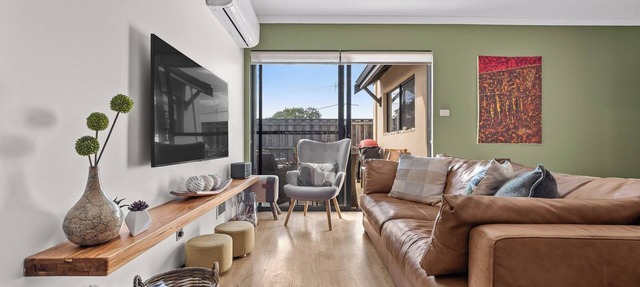 The Terrace House - in the heart of Margaret River (dog-friendly). in Margaret River