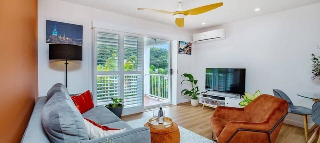 Top Floor in Burleigh: Pool Parking Walk To Beach in Gold Coast