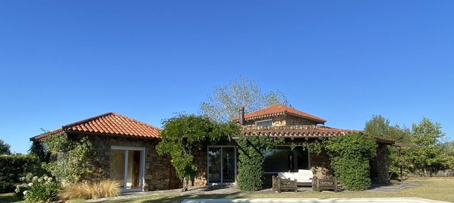 TUSCANY STYLED VILLA WITH SWIMMING POOL IN A 18 MEDAL PLAY GOLF COURSE & GARDEN in Colonia Nicolich