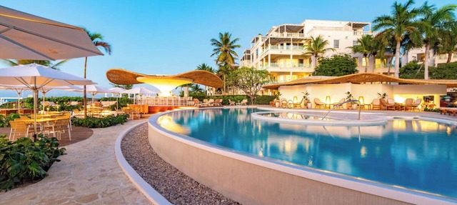 Ultimate Island Getaway with Pool, Gourmet Dining, and Stunning Beach Views in The Bight Settlement
