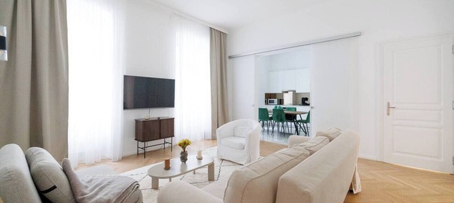 Ultra Spacious 3-Bedroom 3-Bath Steps from Vienna's Historic Heart in Vienna