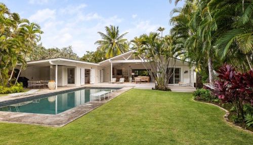 Upscale Kailua Getaway: Steps to Swim Beach! in Kailua