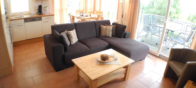 Vacation apartment Strandperle 7 in Großenbrode. Balcony with stunning sea views & wind protection awnings. Wellness enjoyment with sauna & wellness shower. Storage room for bicycles including handcart in Großenbrode
