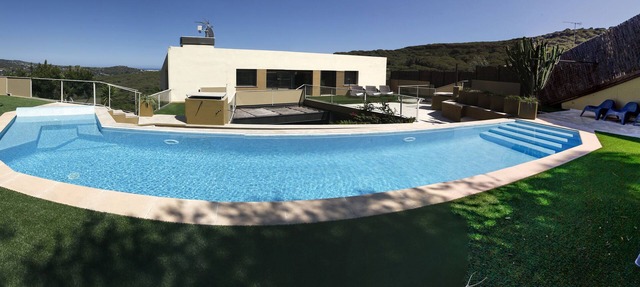 VillaBarcelonaCoast-POOL, BBQ, A/C,Beaches (5' by car), Barcelona (25' min),WIFI in Argentona