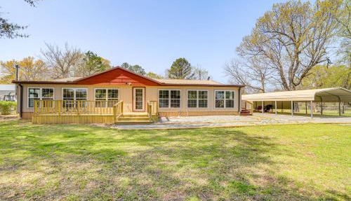 Walk to Beach: Eufaula 'Fisherman’s Delight' Home in Eufaula