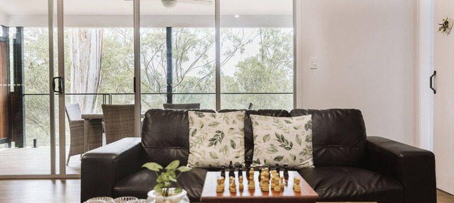 Wallaby 2 Bed, 1 Bath Cottage - Private Parkland Setting with Lake View in North Maleny